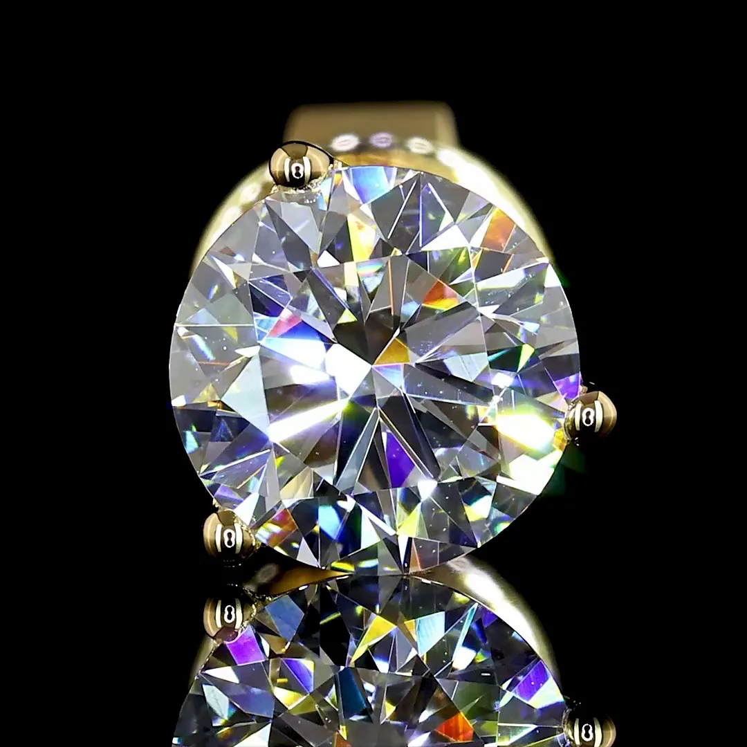 1 Carat Round Diamond Stud | Étoile Diamond Stud Earrings Lifestyle